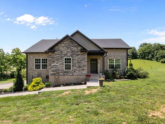 2nd image of 180 Alonzo Pl
