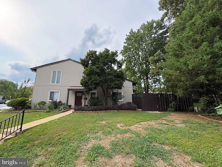 224 Willow Ter — Photo 3