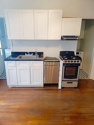 3rd image of 256 E 112th St #3