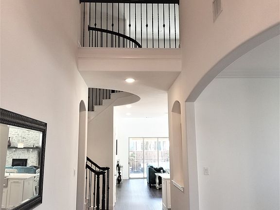 4th image of 2510 San Jacinto Dr