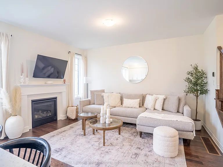 84 Barkerville Dr — Photo 11