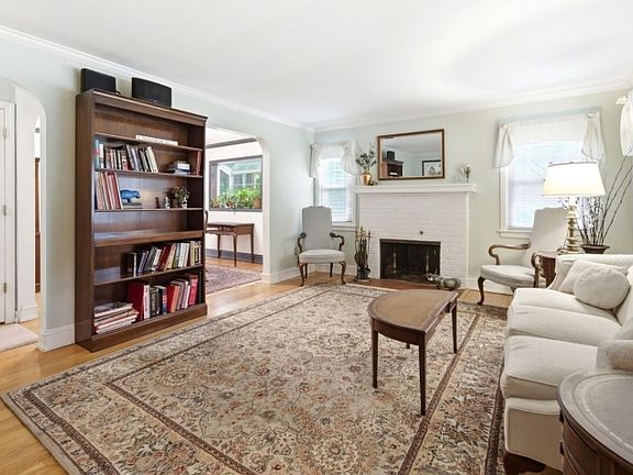 4th image of 20 West End Ave