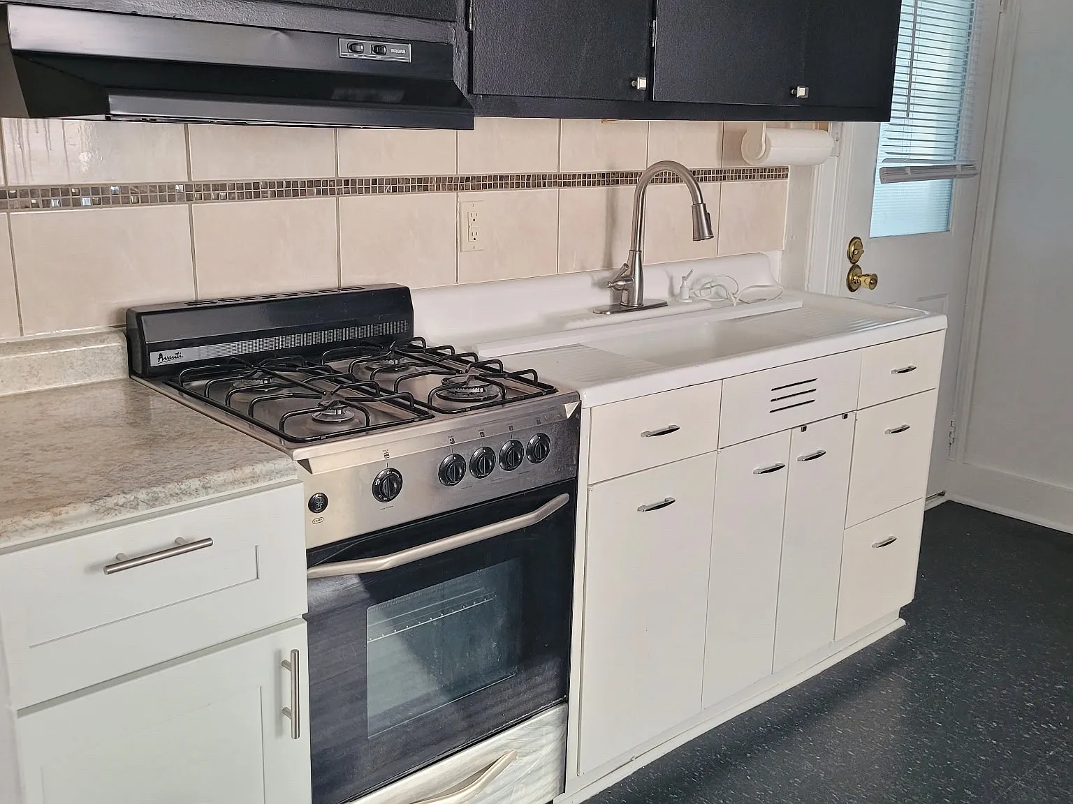 1 bed, 700 sqft, $850 — Photo 4