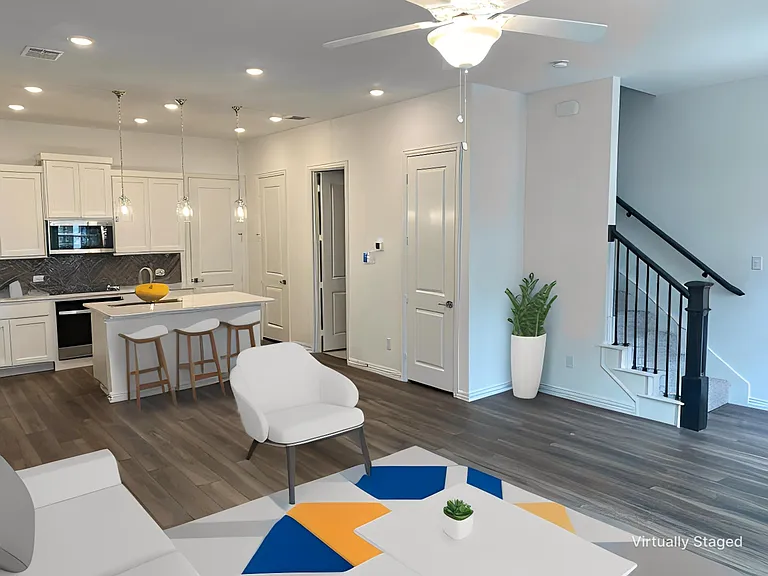 7557 Laburnam Rd — Photo 3