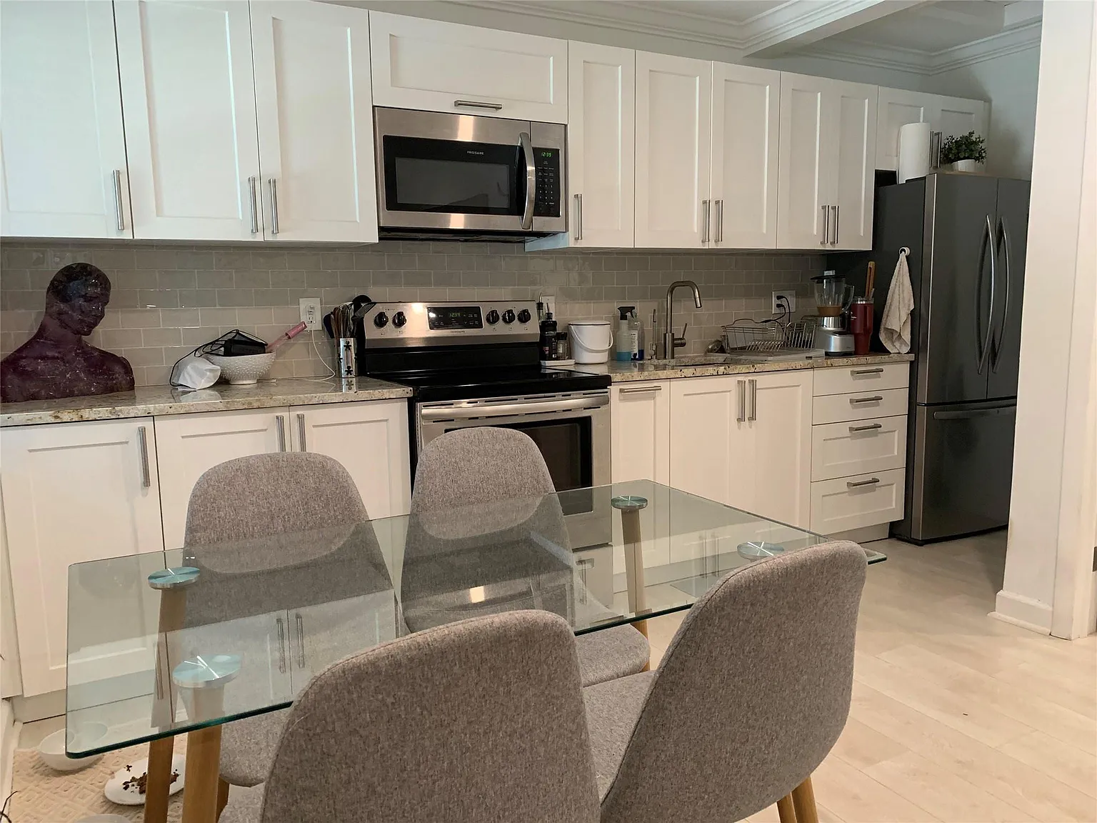 2 bed, 2.0 bath, 710 sqft, $2,600 — Photo 4