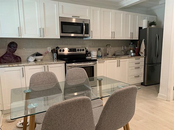4th image of 801 SW 10th St #2