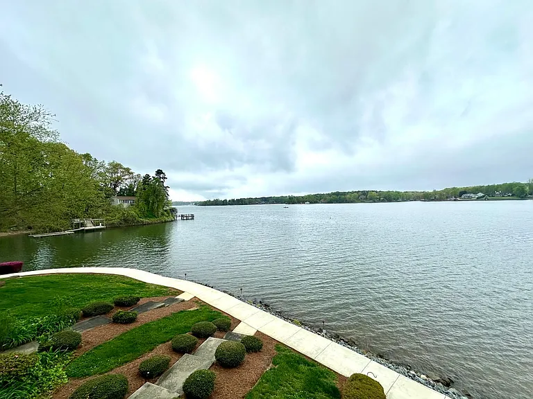 14051 Queens Harbor Rd — Photo 32