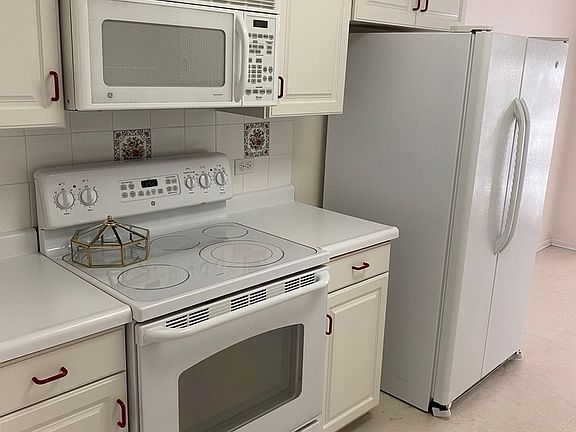 5th image of 7601 Lincoln Ave #215