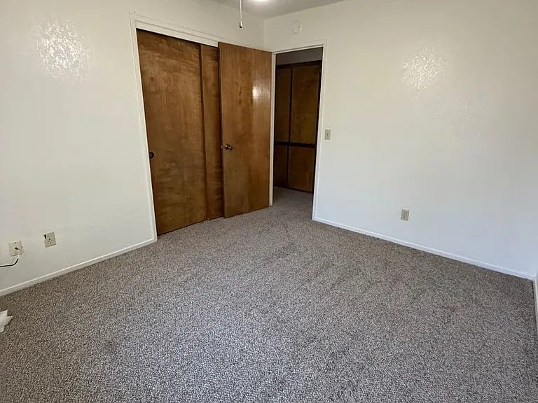 1635 E Eastbrook Ave — Photo 13