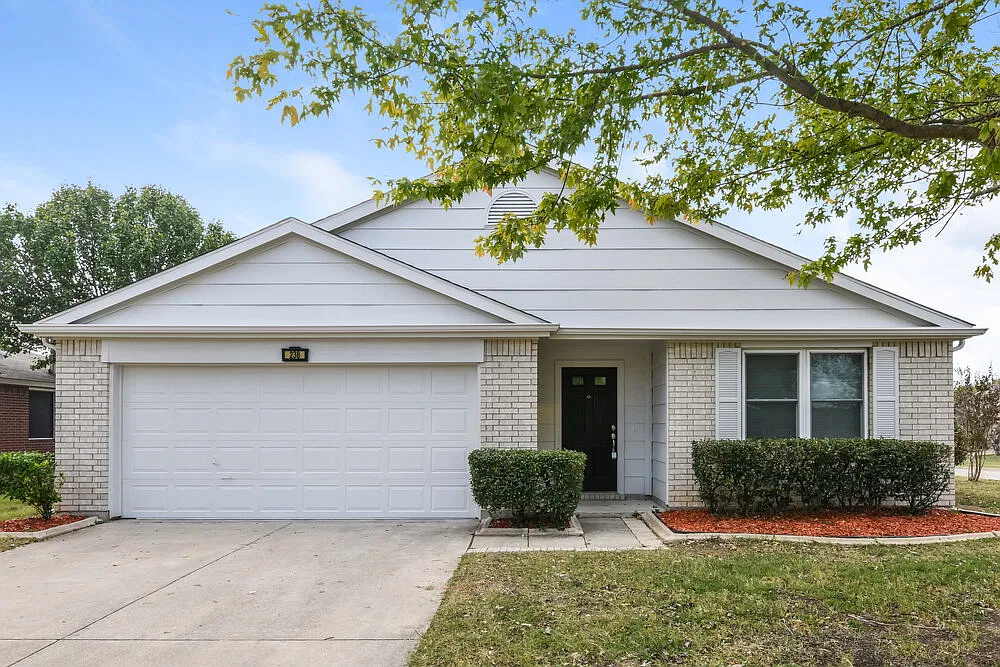 3 bed, 2.0 bath, 1878 sqft, $2,365 — Photo 1
