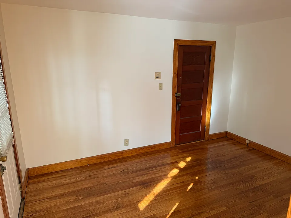 7 Robert St #9