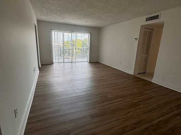 2nd image of 488 NE 165th St #616-1