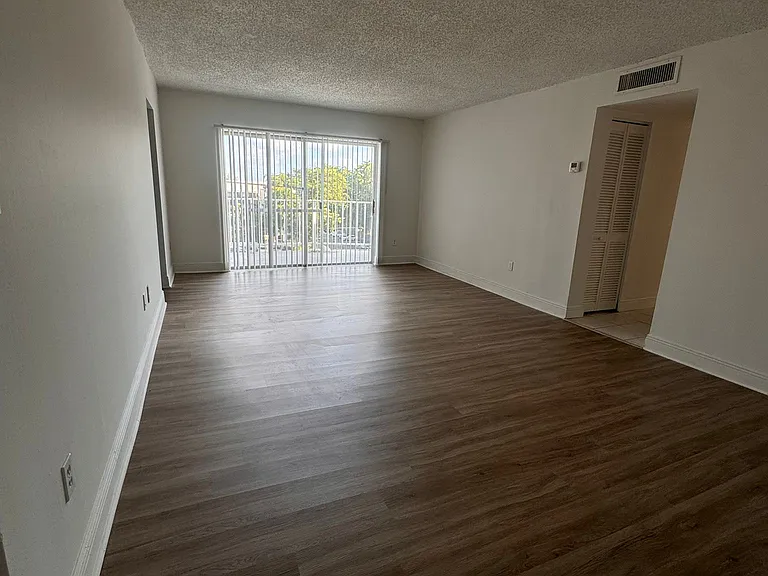 488 NE 165th St #616-1 — Photo 2
