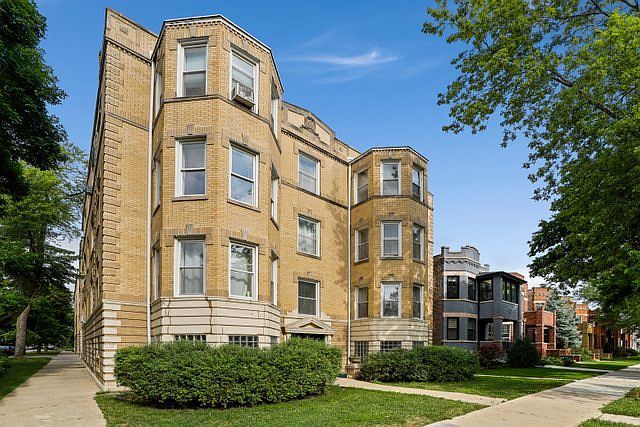 1st image of 4200 N Sawyer Ave APT 2S
