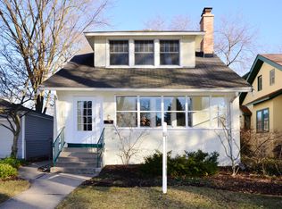 2233 Pioneer Rd, Evanston, IL 60201