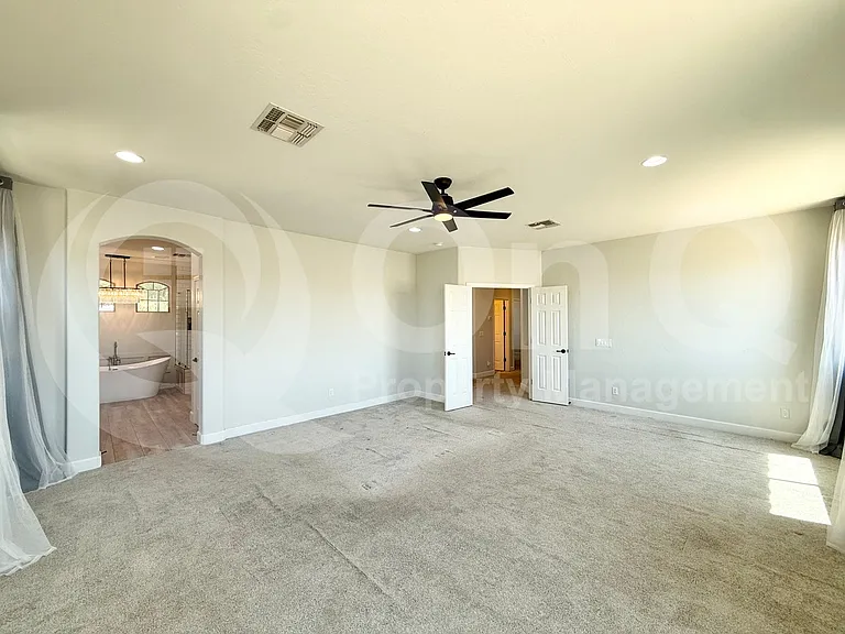 572 N Bell Dr — Photo 12