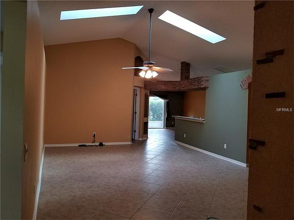 2nd image of 2439 Siward Ave #6