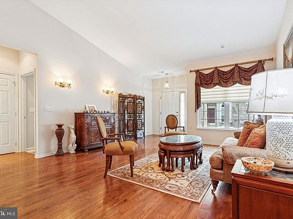 5th image of 189 Villa Dr