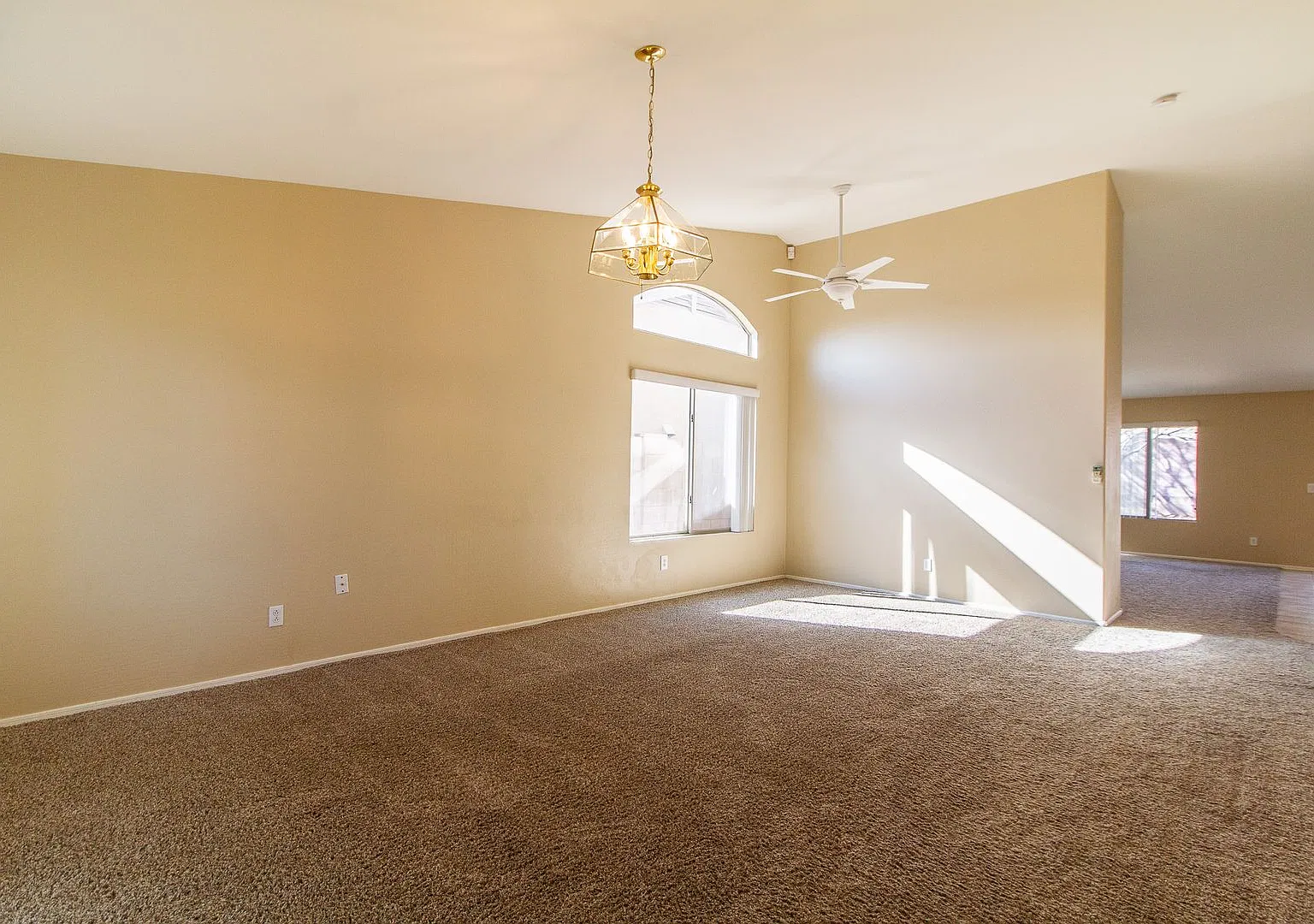 Great 4 bedroom/2 bath house near Estrella Pkwy & Yuma Rd. — Photo 2
