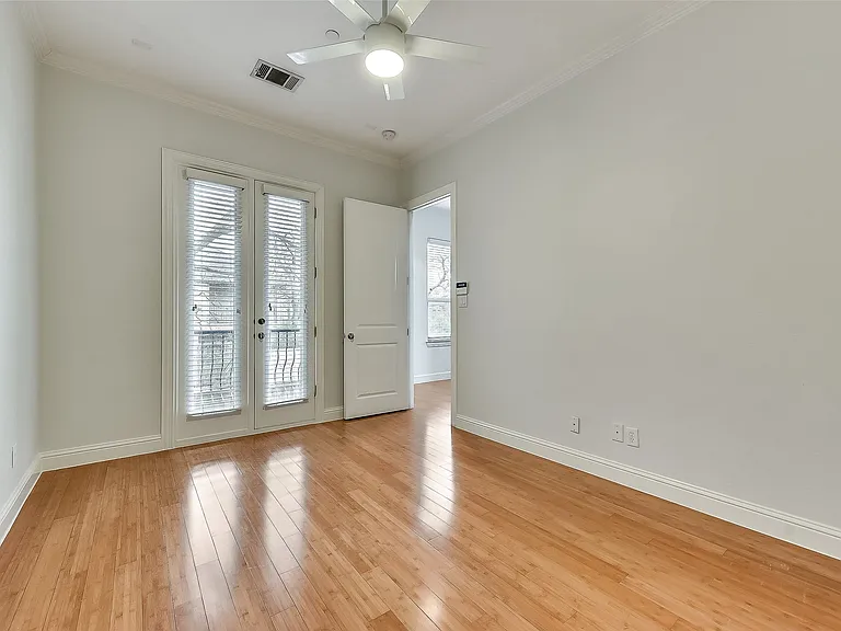 2606 N Henderson Ave #A — Photo 7