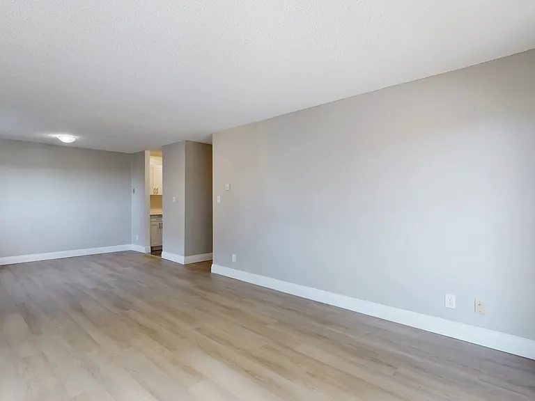 126 Bay St — Photo 8