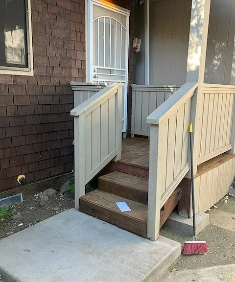 137 Pine Ave — Photo 1