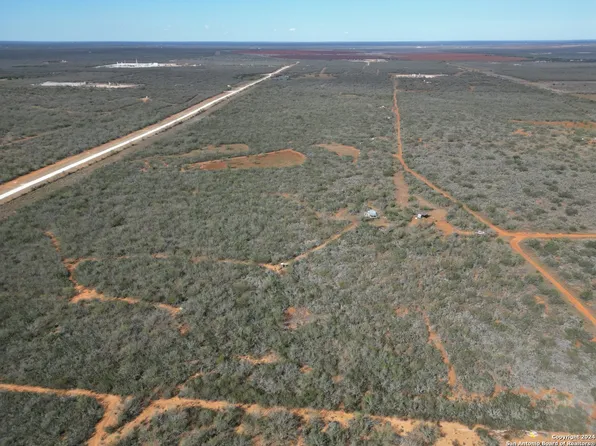 000 Carrol Rd, Cotulla, TX 78014