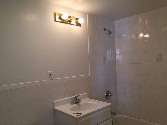 3rd image of 2330 Broadway APT 3E