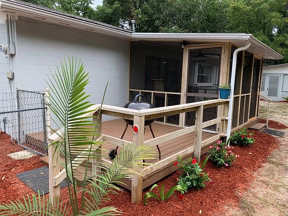 OUTDOOR GRILLING DECK & SCREENED LANAI
