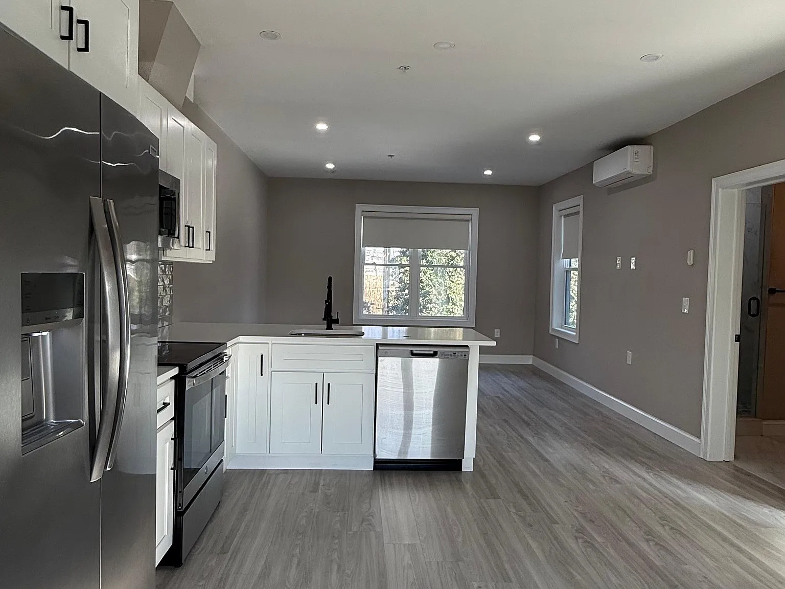 1 bed, 680 sqft, $2,400 — Photo 1