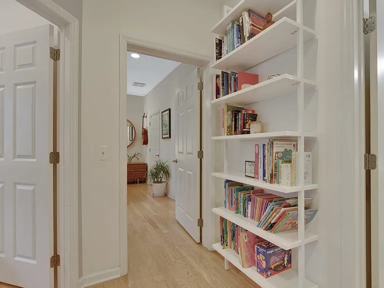 1300 Grand St #417 — Photo 12