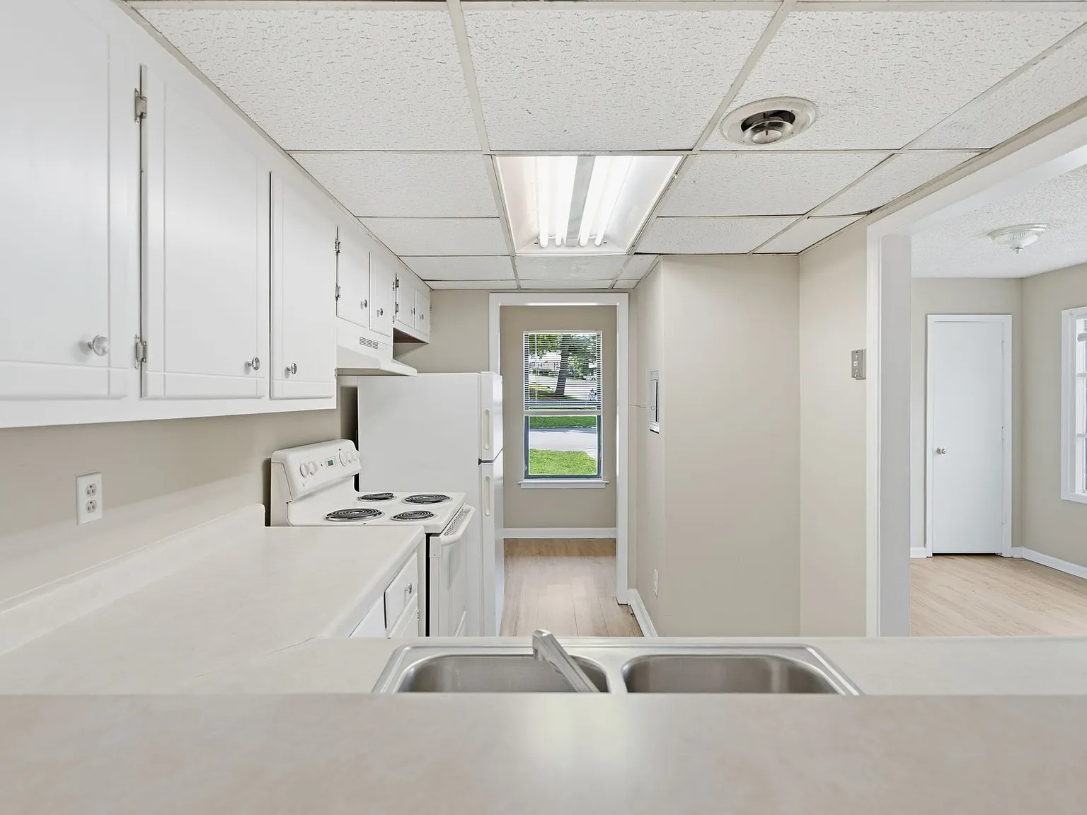 2 bed, 1.5 bath, 1182 sqft, $1,550 — Photo 3