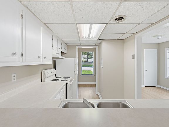 3rd image of 1241 N Graycroft Ave