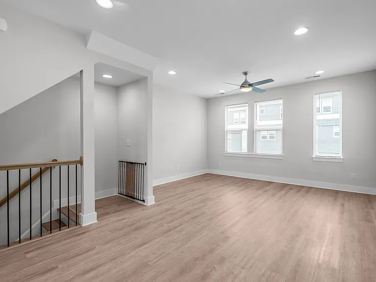 570 W End Dr — Photo 11