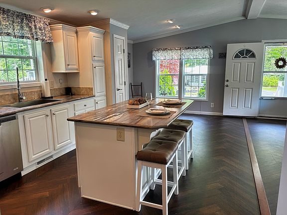 3rd image of 58 Beechwood Rd