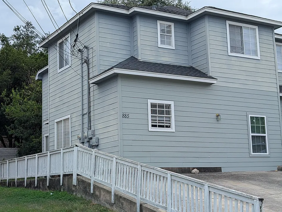 885-887 Sagewood Trl