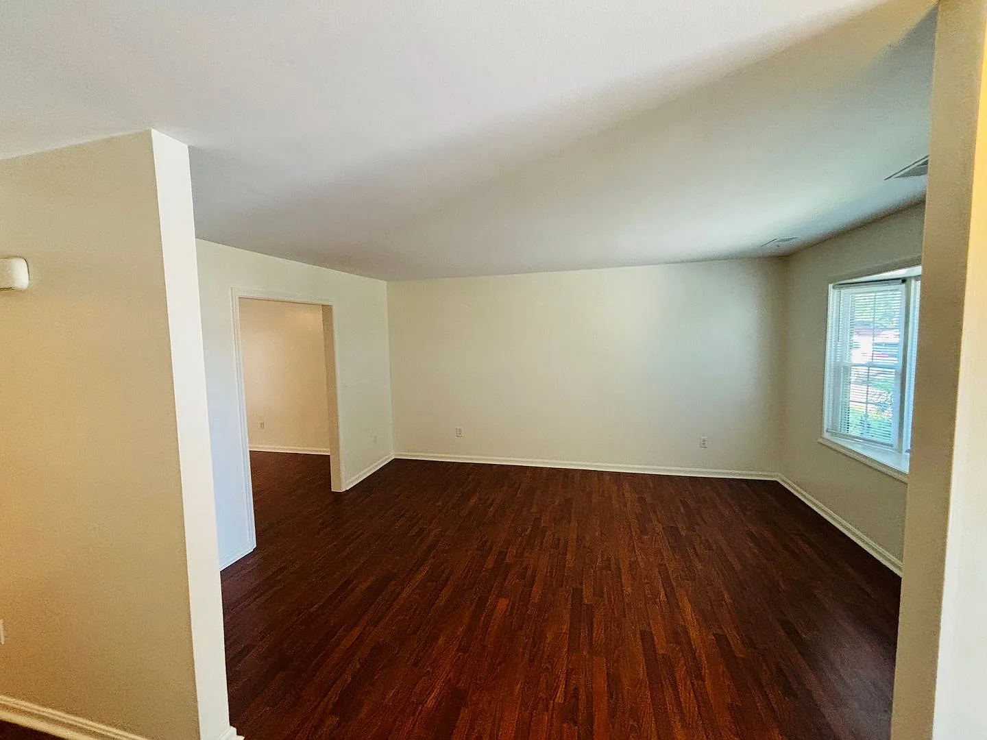 3 Bedroom, 2 Bath Townhouse — Photo 4
