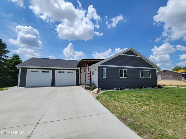 809 N 2nd Ave, Castlewood, SD 57223