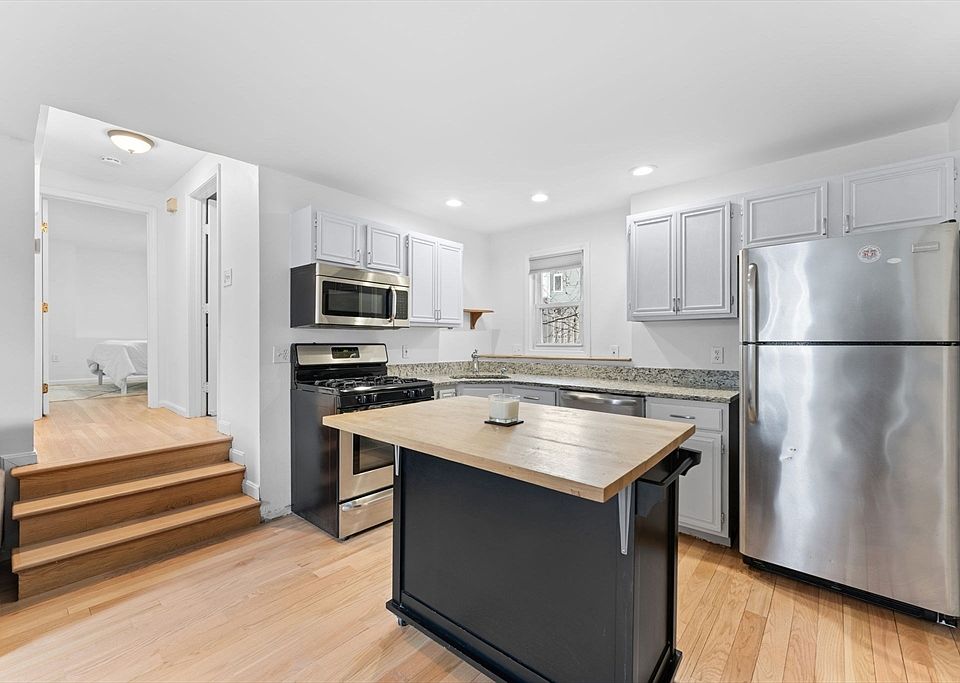 1st image of 224 W 6th St APT 1