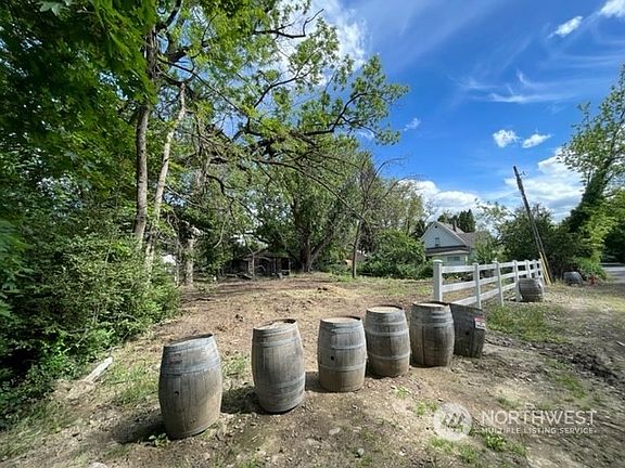 2nd image of 1031 Woodlawn Street