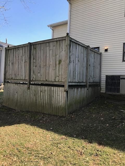 1st image of 876 Upholland Ln