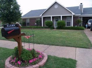 2582 Country Trail Dr, Memphis, TN 38133