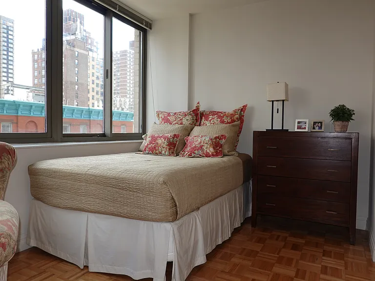 1500 Lexington Ave #11F — Photo 14