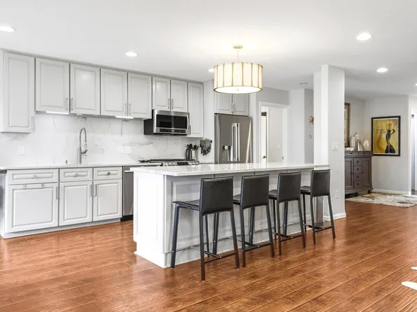 7224 W Mequon Square DRIVE #7224, Mequon, WI 53092