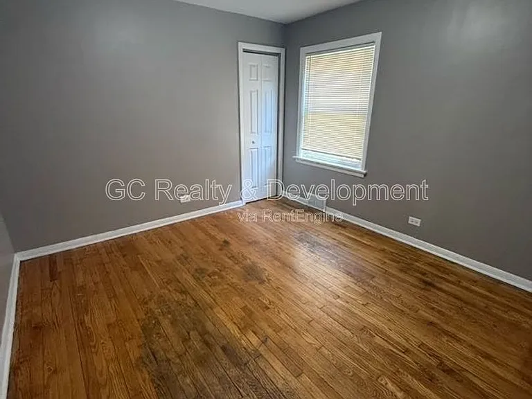 9552 S Greenwood Ave — Photo 6