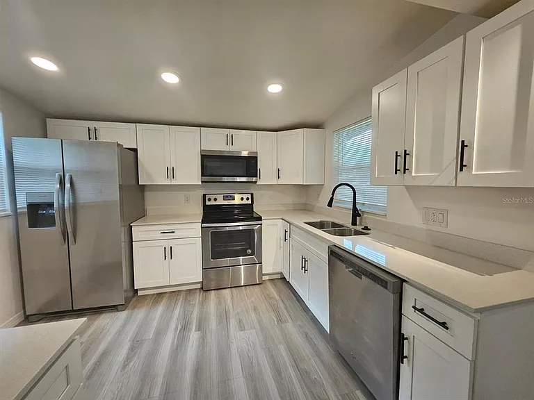 2816 S French Ave — Photo 7