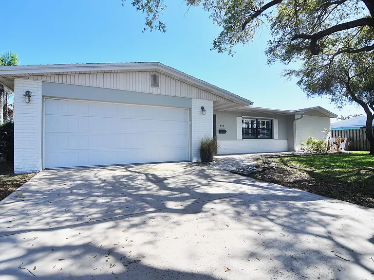 405 Sparrow Dr — Photo 4