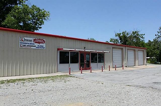 1st image of 901 S Armstrong Ave