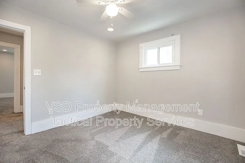 2 bed, 1.0 bath, 1100 sqft, $895 — Photo 3