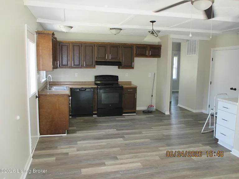 5404 Windy Willow Dr — Photo 10